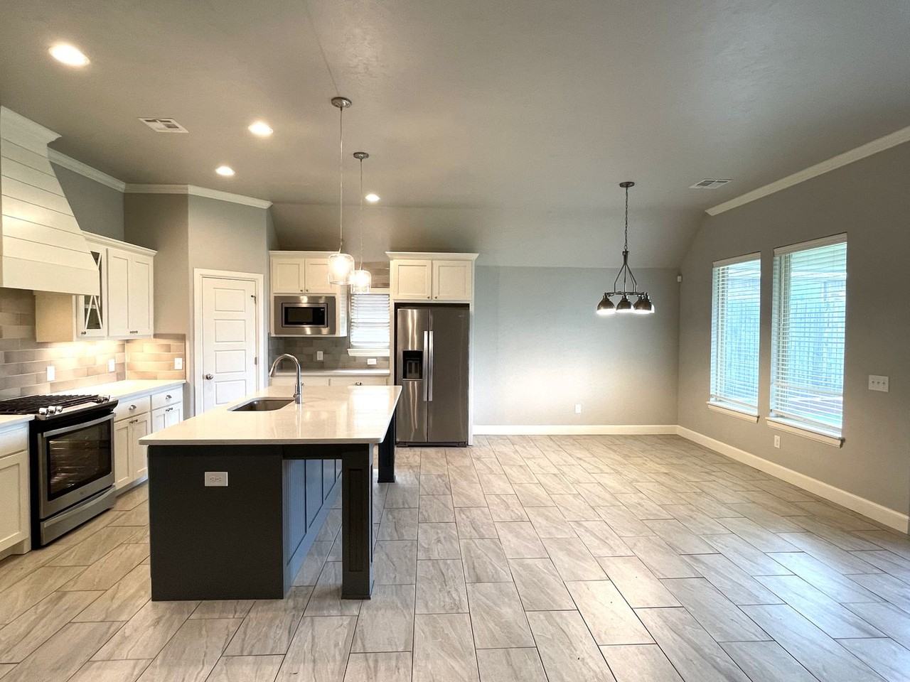 5209 Northwest 164th Terrace - Photo 5 of 25