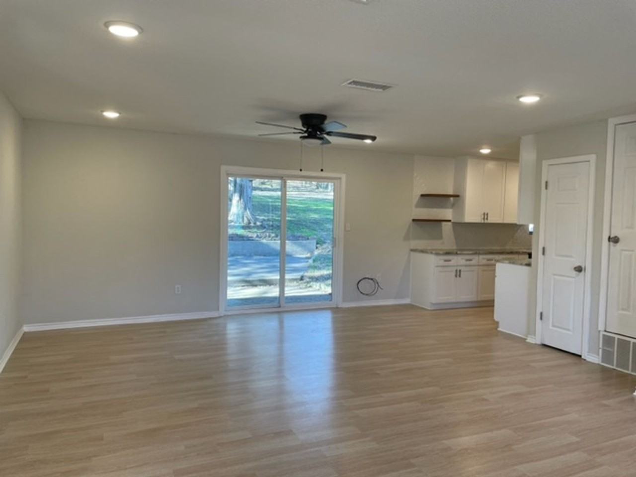 706 Fairway Rd - Photo 5 of 25