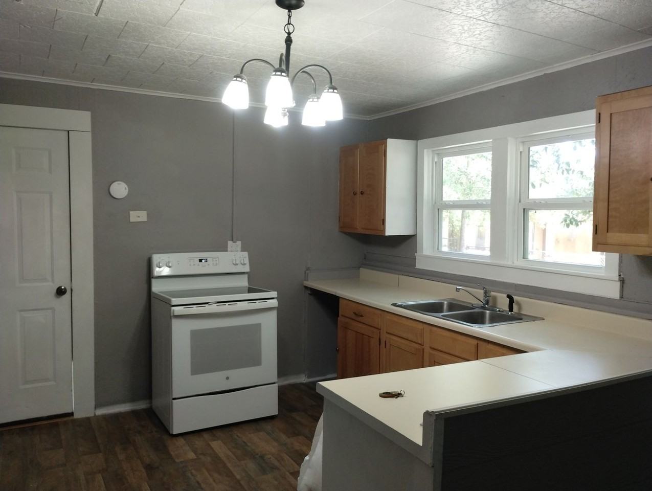 939 Franks St - Photo 4 of 9