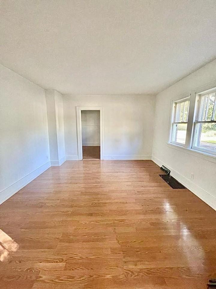 1822 Elwood Ave - Photo 4 of 8