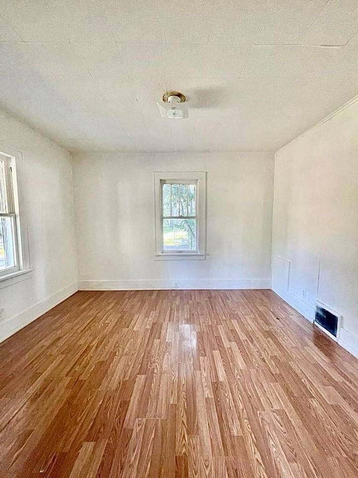 1822 Elwood Ave - Photo 5 of 8