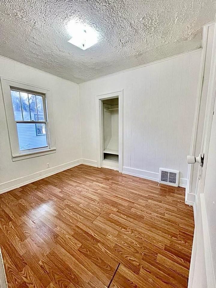 1822 Elwood Ave - Photo 6 of 8