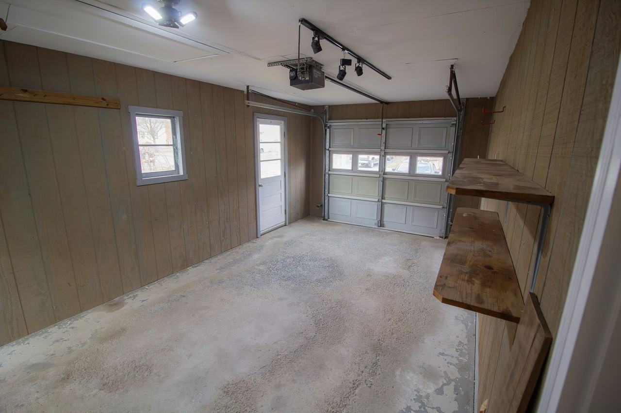 27 Hanifin Ave - Photo 4 of 16