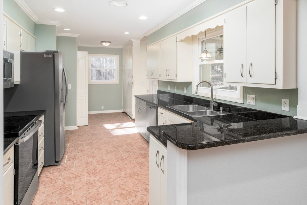16 Malaga Cir - Photo 4 of 22
