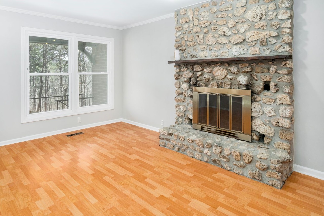 16 Malaga Cir - Photo 3 of 22