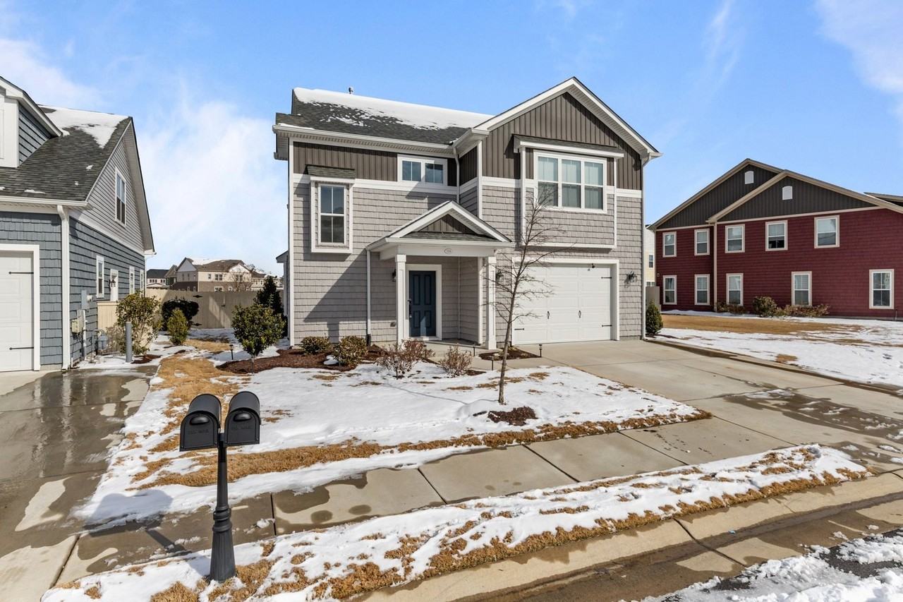324 Middleton Way - Photo 2 of 36