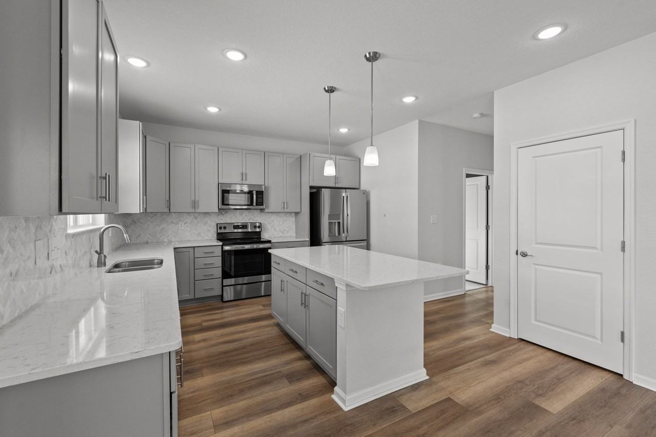 324 Middleton Way - Photo 3 of 36