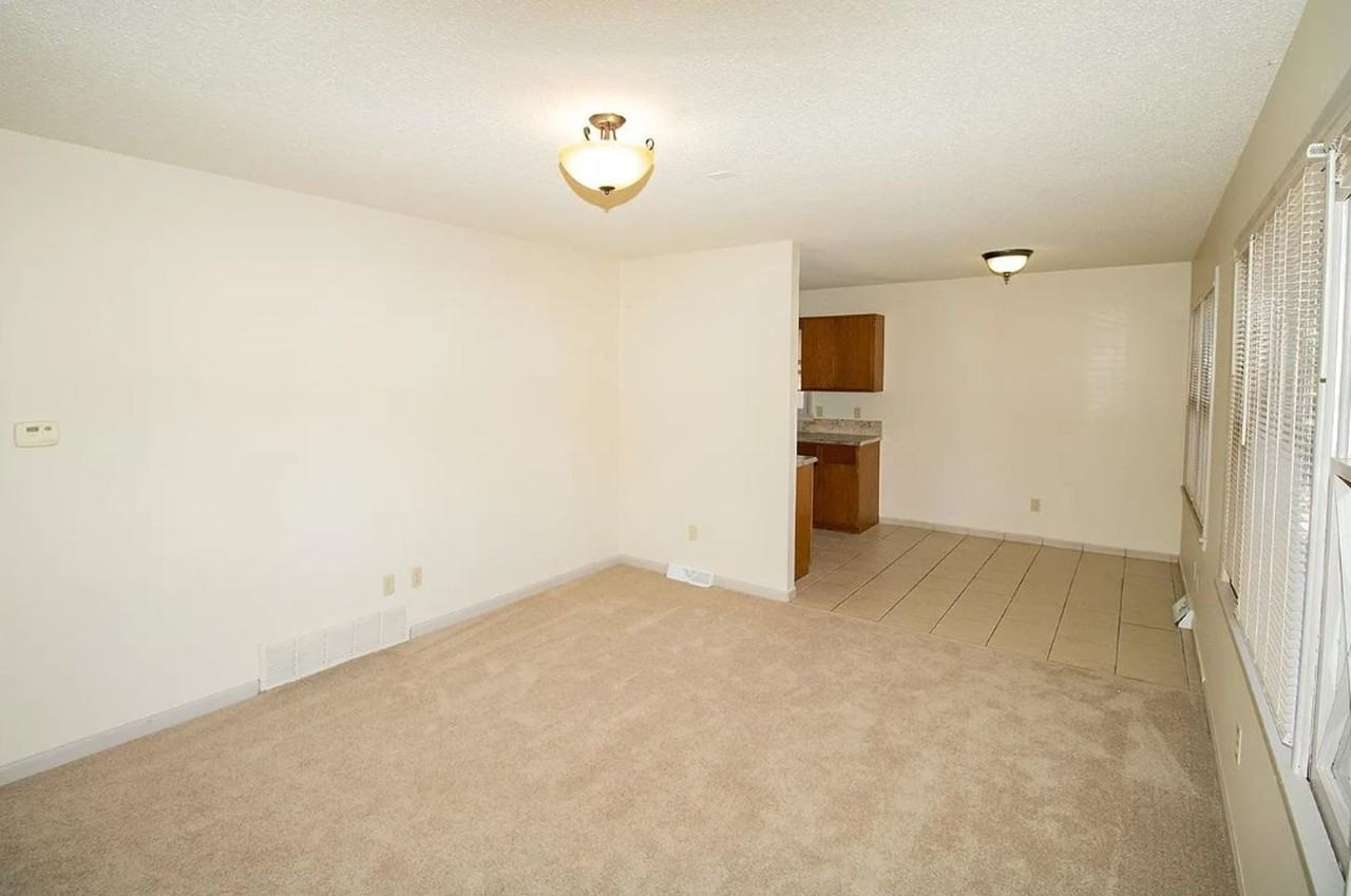 554 S Circle Dr - Photo 3 of 36