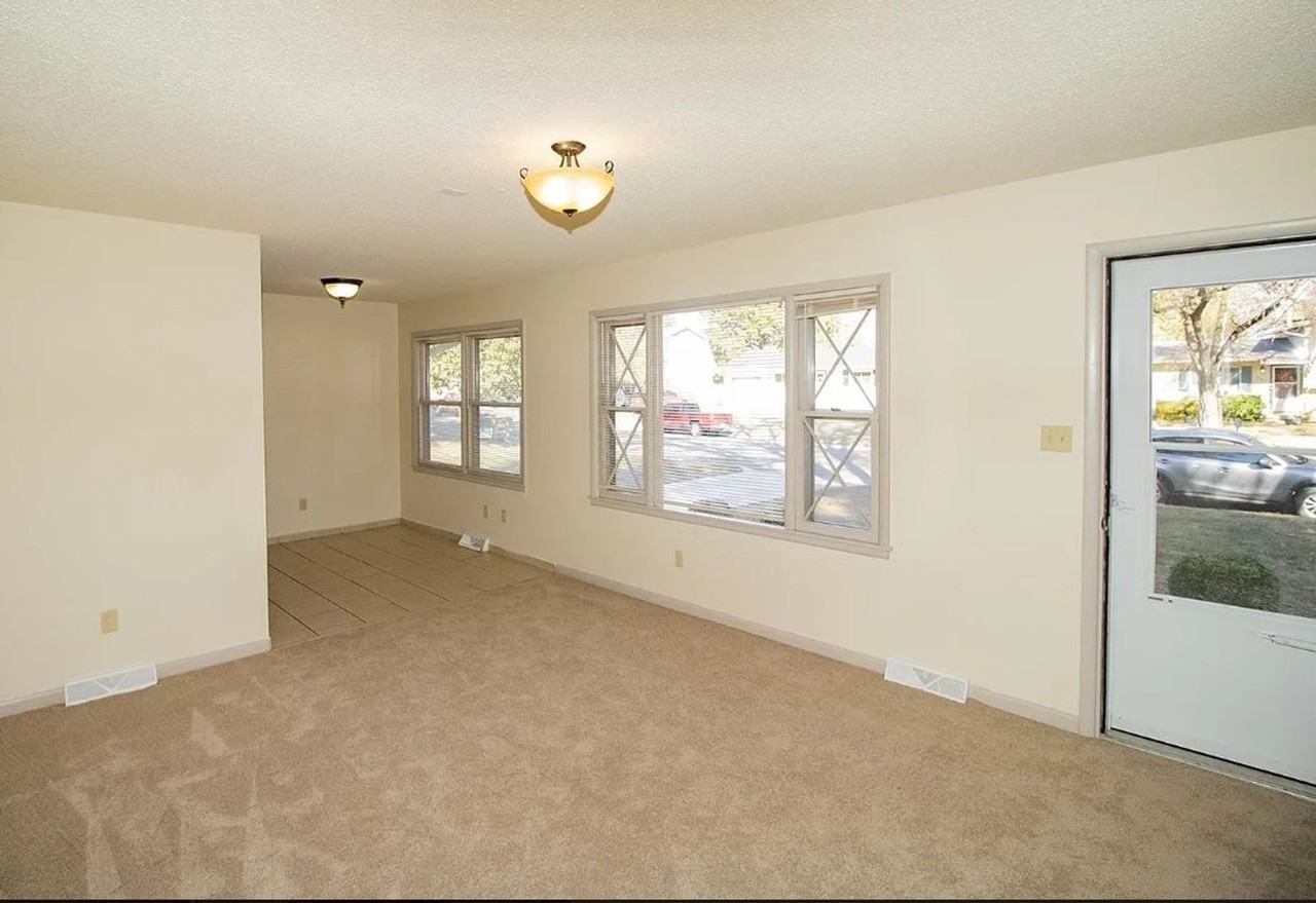 554 S Circle Dr - Photo 4 of 36