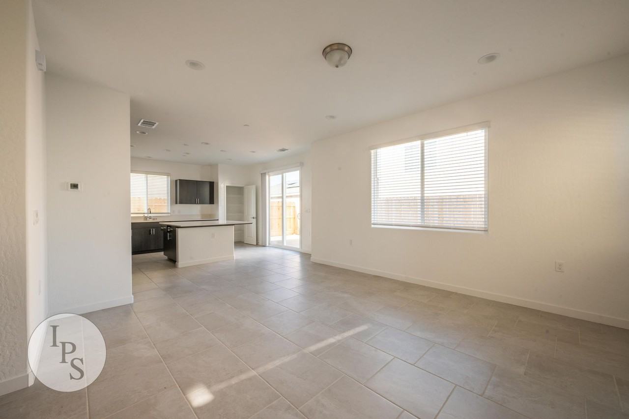 1179 Grant Ave W - Photo 3 of 28