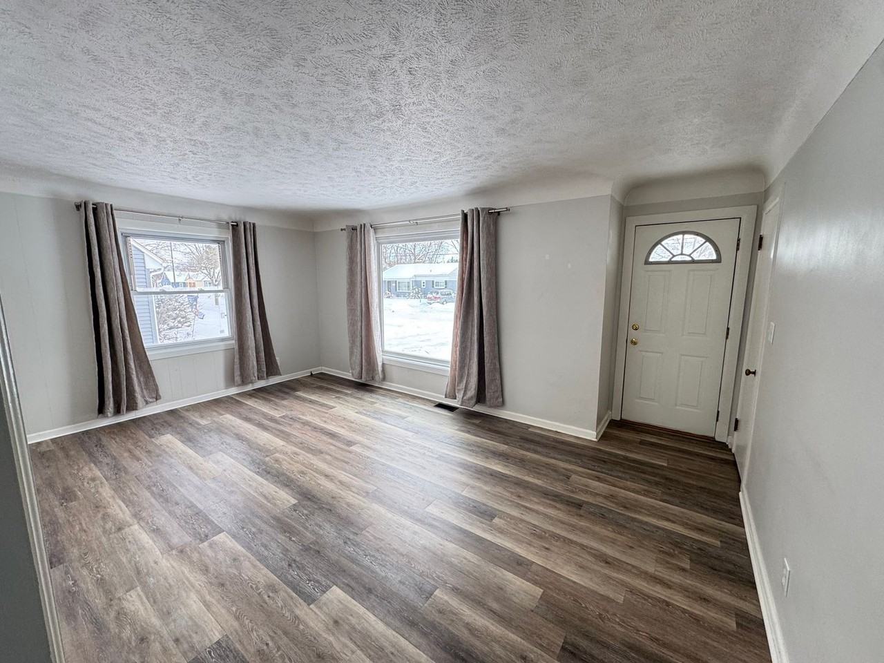 1123 Dorroll St Ne - Photo 5 of 15