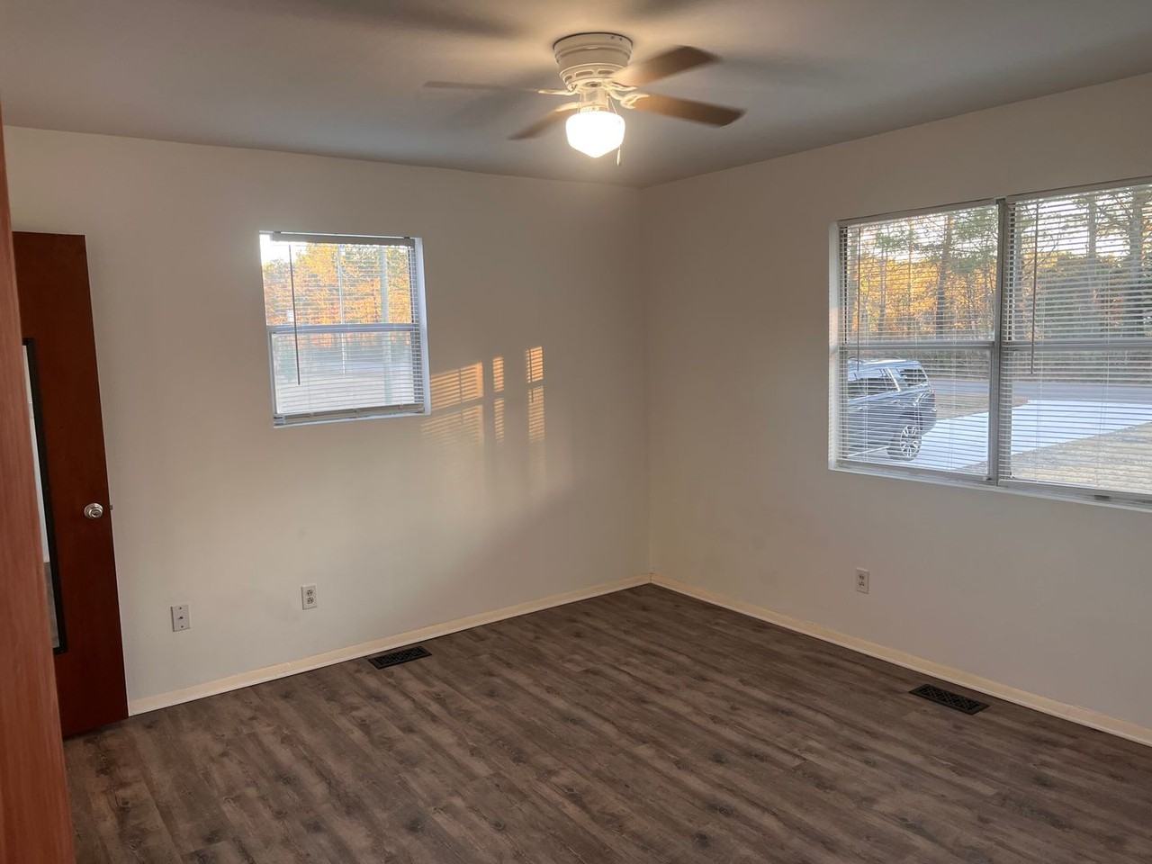 206 W Strawberry Ln - Photo 2 of 6