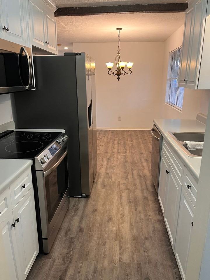 206 W Strawberry Ln - Photo 6 of 6