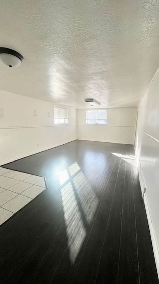 6045 S Jamaica St - Photo 6 of 23