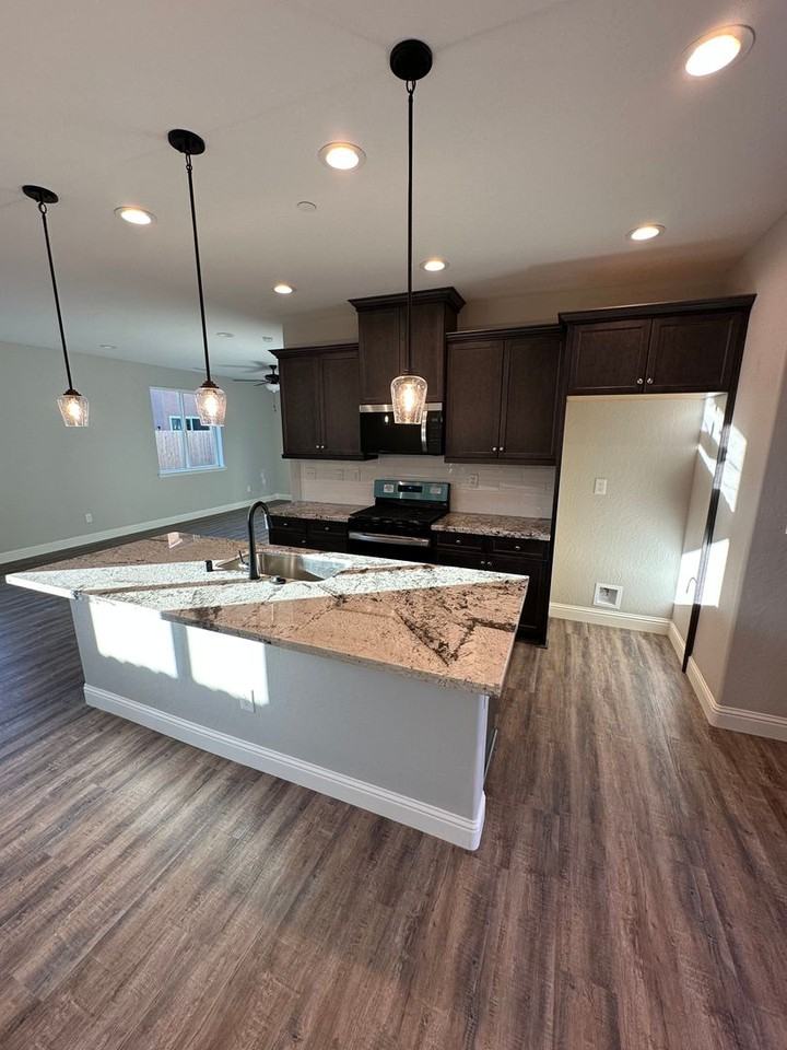 139 N Miami Ave - Photo 3 of 12