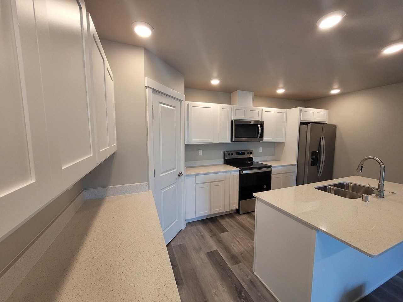 3404 Taylor Ave - Photo 4 of 21