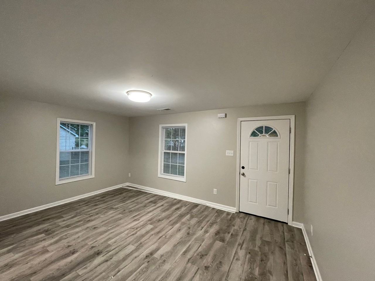 113 S High St - Photo 2 of 16