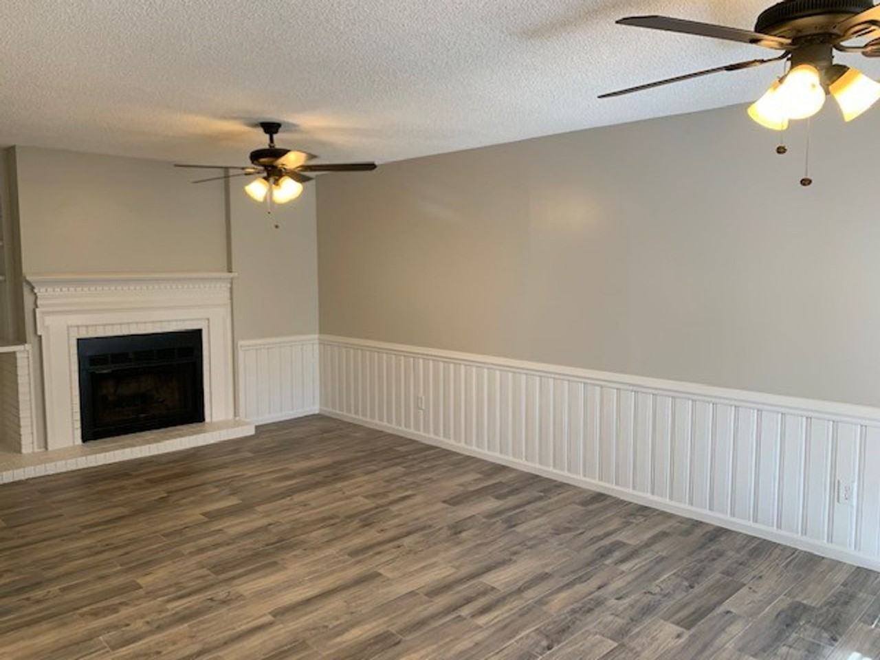 2098 S Sherwood Dr - Photo 2 of 10