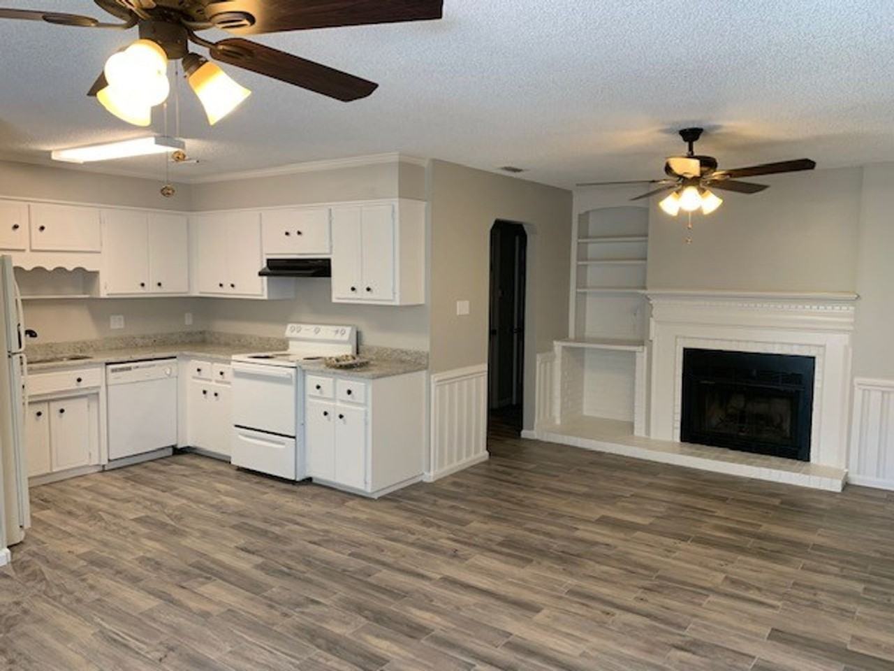 2098 S Sherwood Dr - Photo 3 of 10