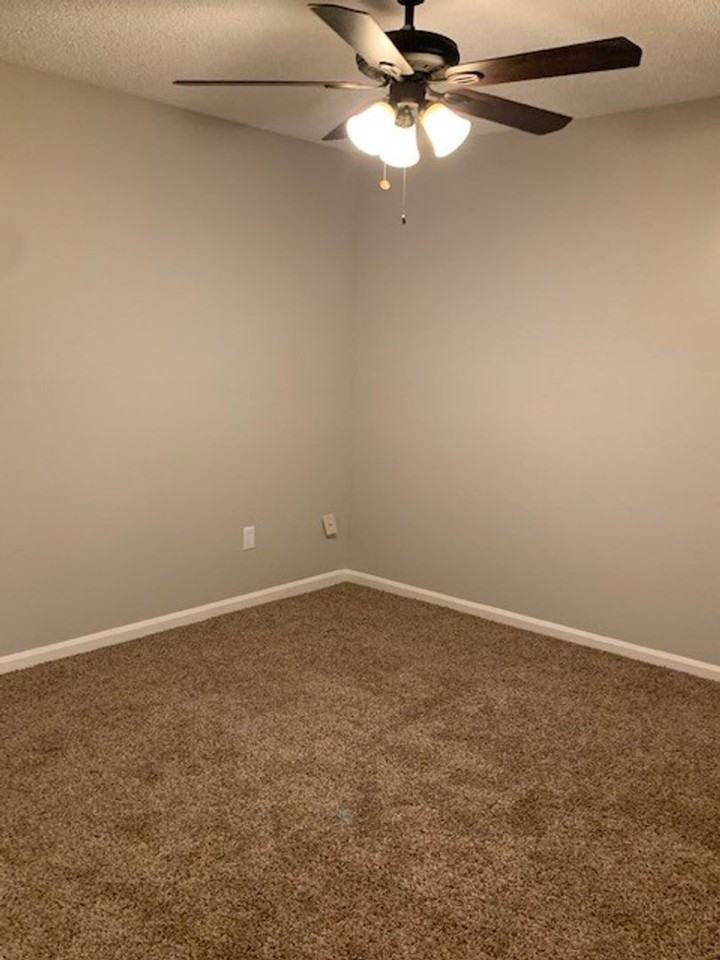 2098 S Sherwood Dr - Photo 5 of 10