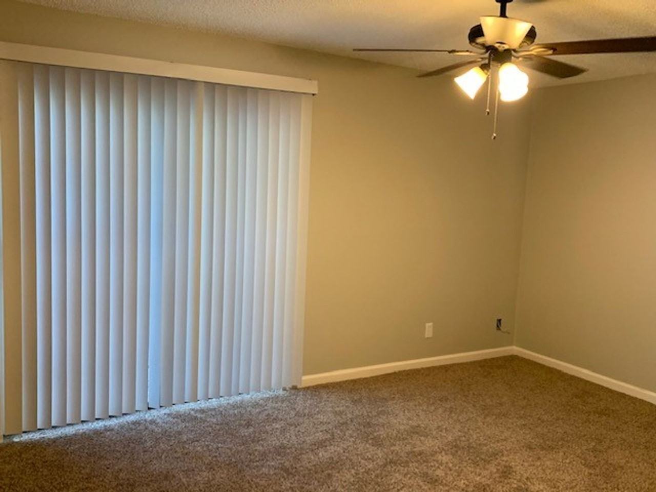 2098 S Sherwood Dr - Photo 7 of 10