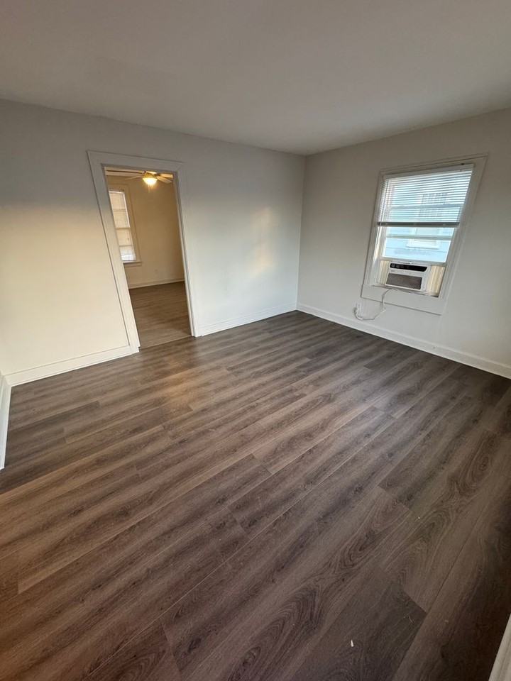 102 Thomas Ave Se - Photo 3 of 7