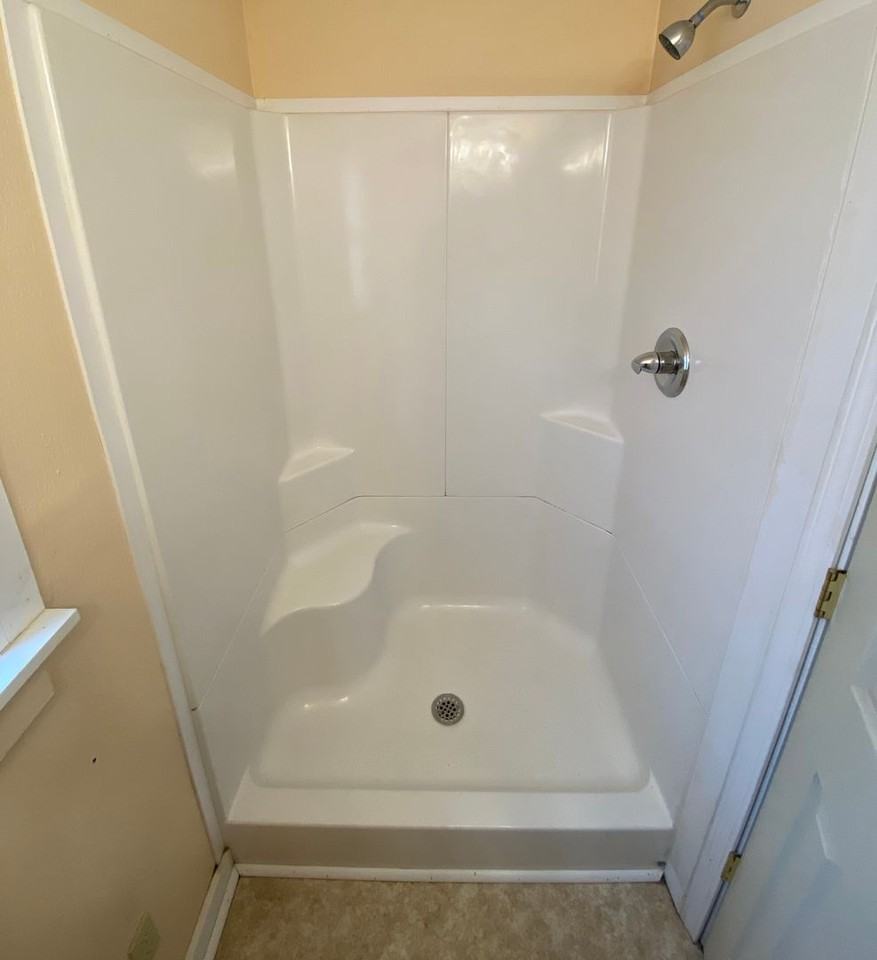 102 Thomas Ave Se - Photo 5 of 7