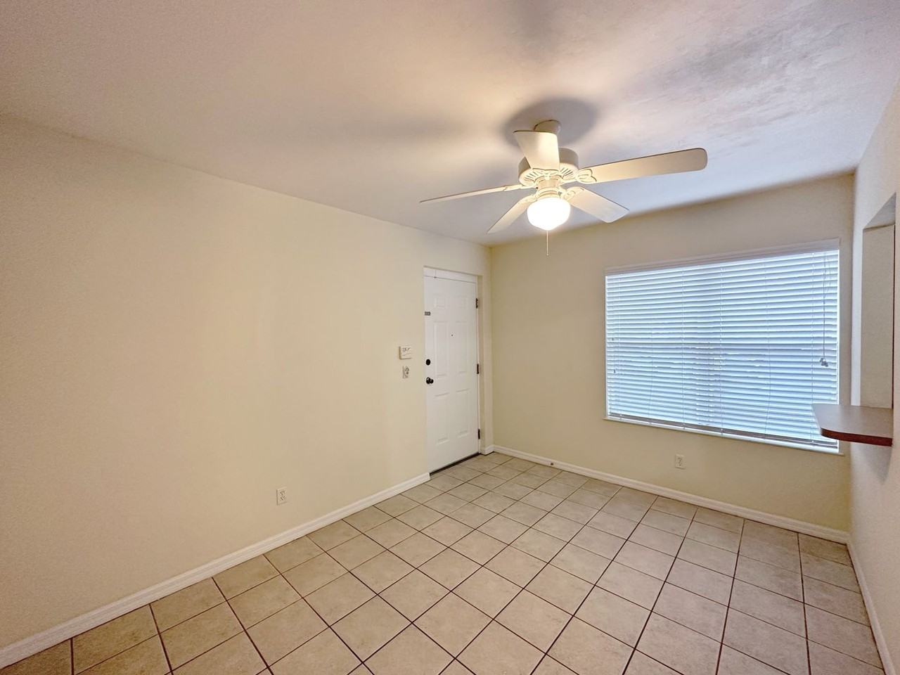 1123 Sw 5th Ave - Photo 3 of 10