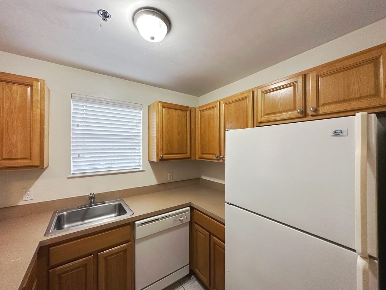 1123 Sw 5th Ave - Photo 5 of 10