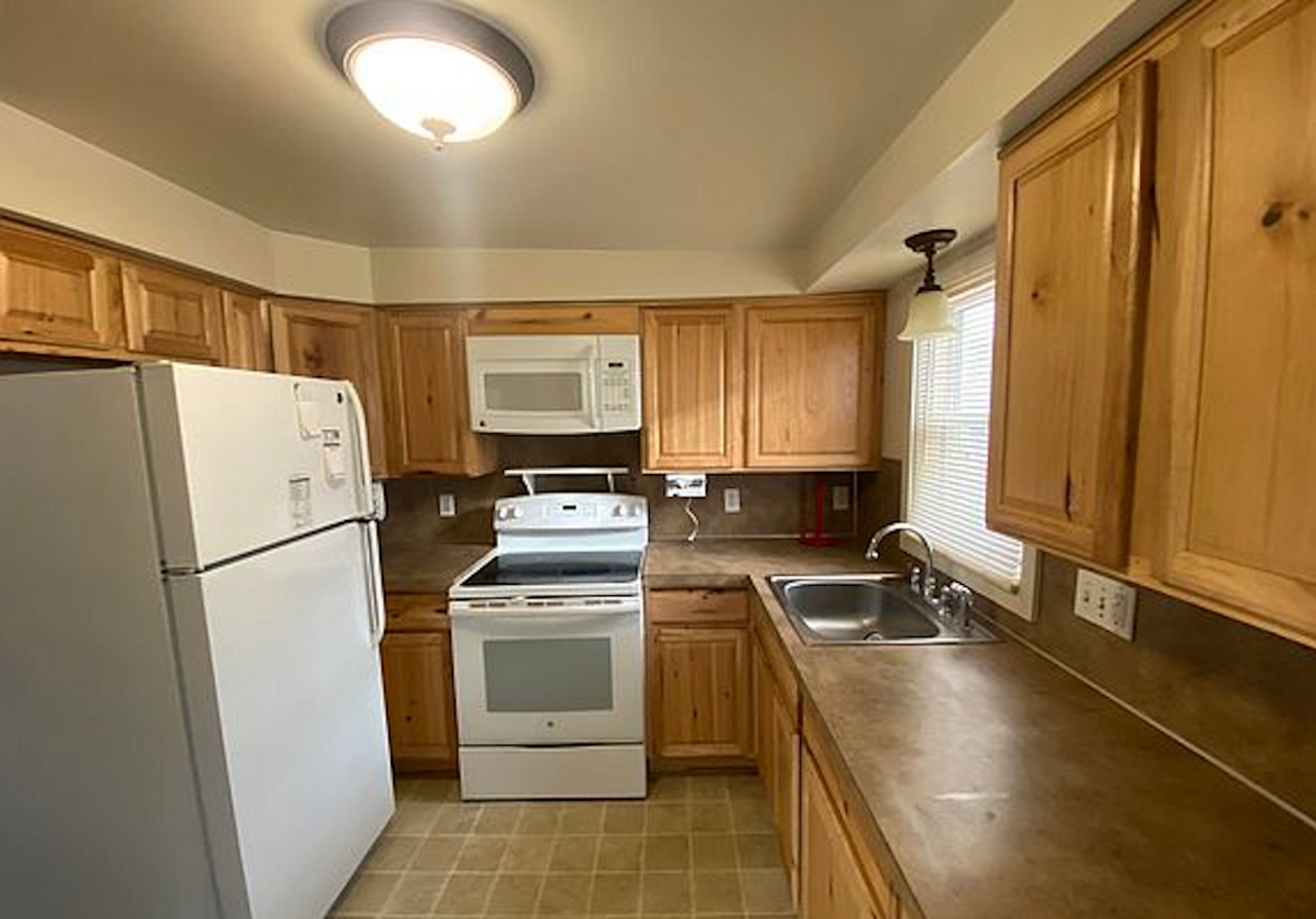 815 Smith St - Photo 2 of 4