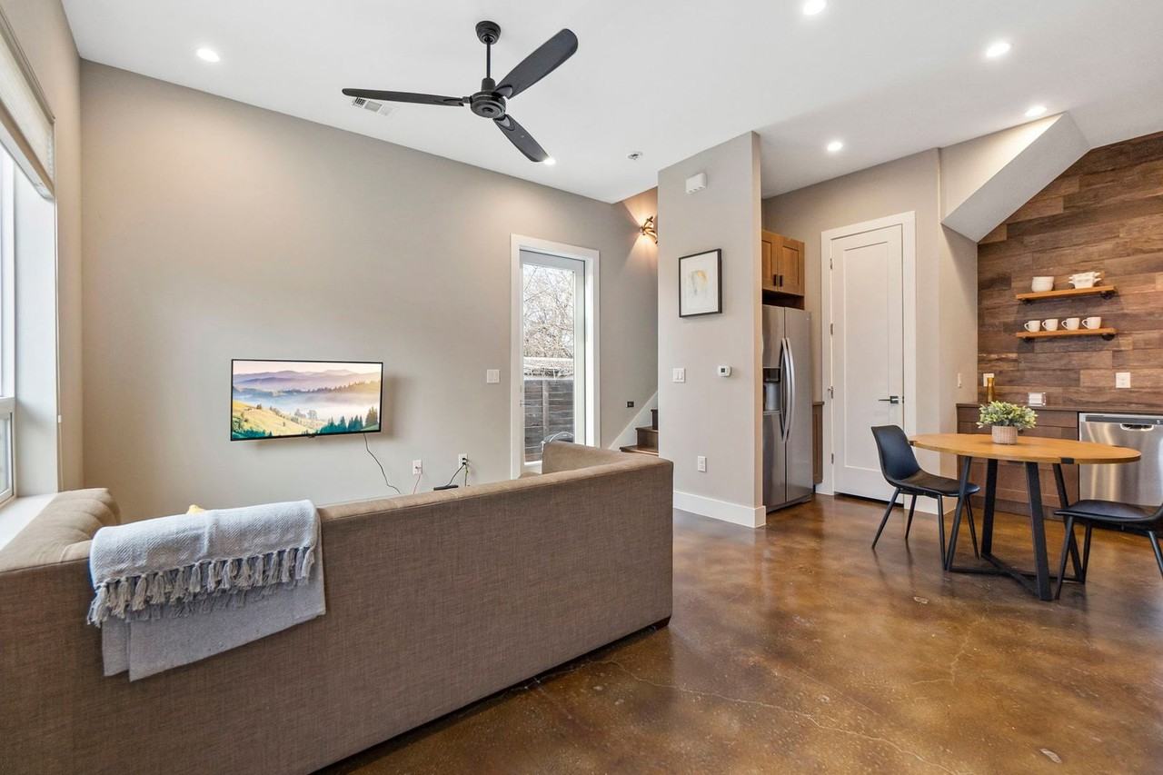 4706 Santa Anna St #2 - Photo 3 of 21