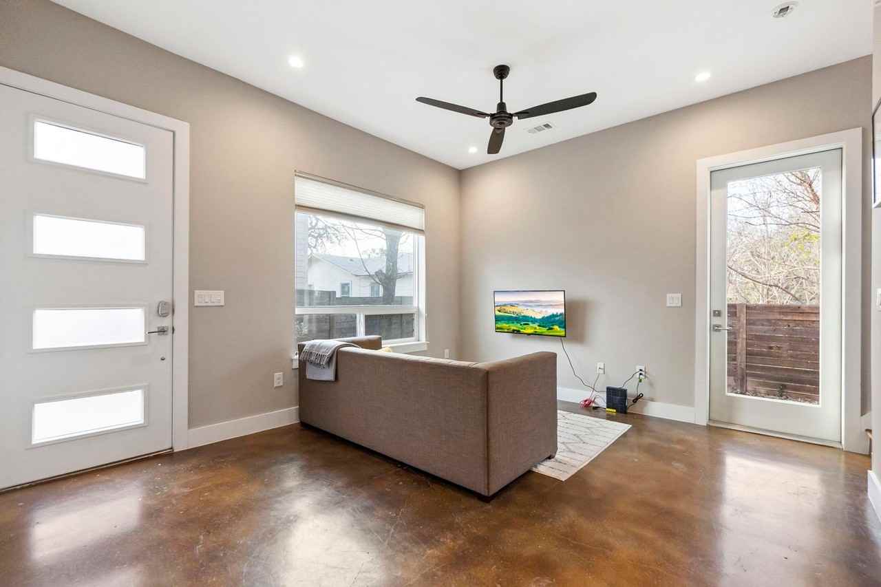 4706 Santa Anna St #2 - Photo 4 of 21