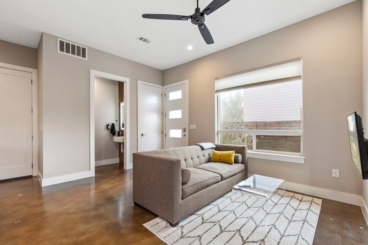 4706 Santa Anna St #2 - Photo 5 of 21