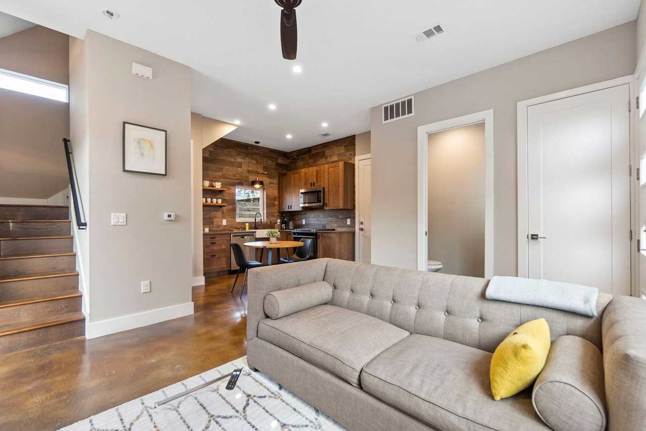 4706 Santa Anna St #2 - Photo 6 of 21