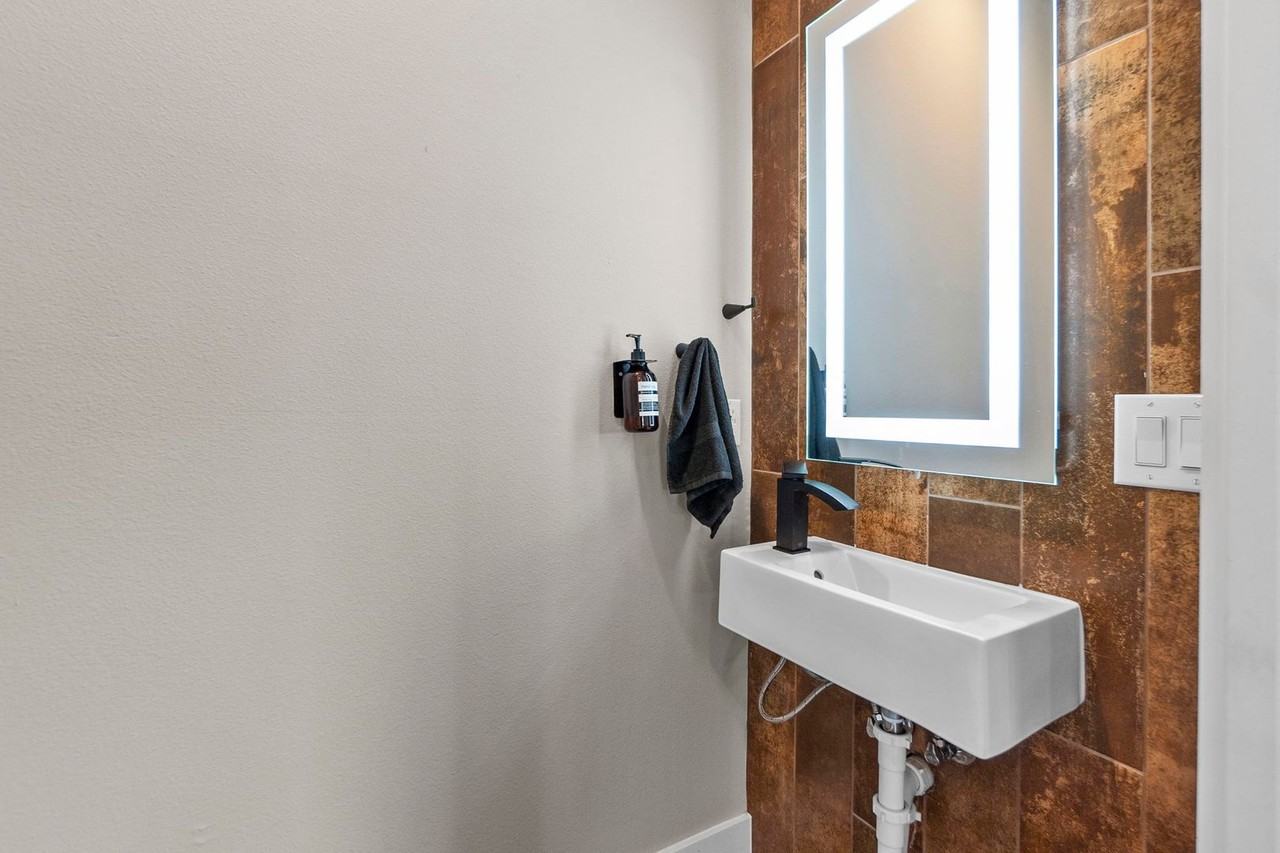 4706 Santa Anna St #2 - Photo 7 of 21