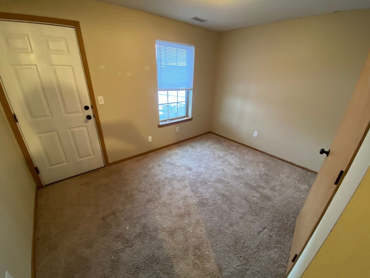 3399 S Hillcrest St - Photo 2 of 10