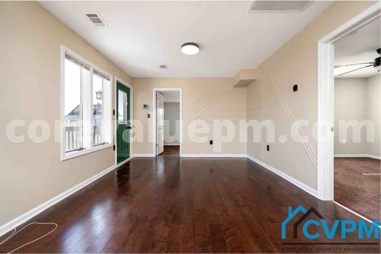 1004 Cliff Pl - Photo 4 of 29