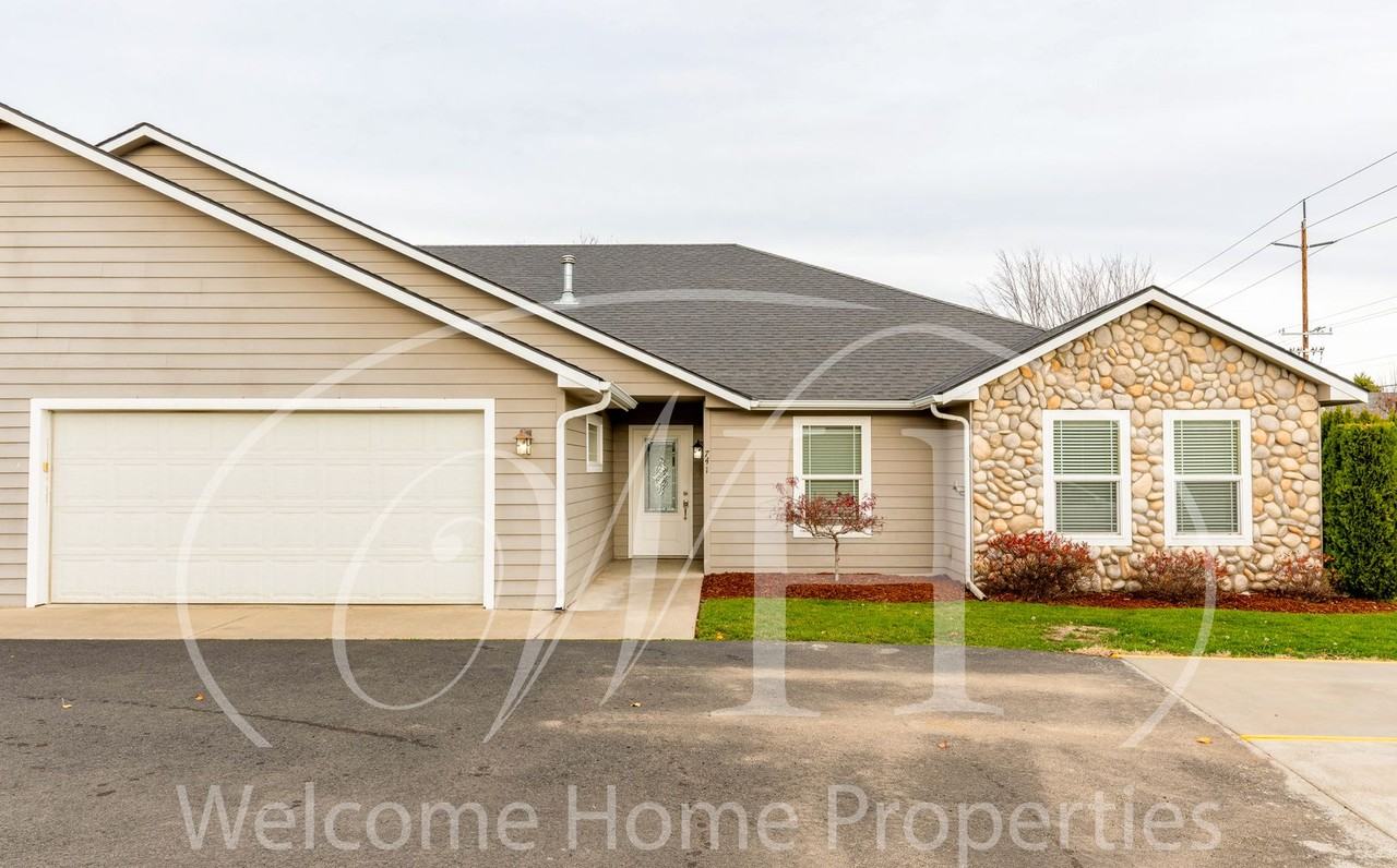 741 Se Magnoni Dr - Photo 3 of 35