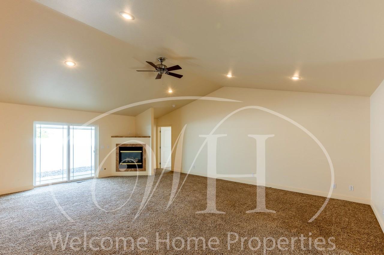 741 Se Magnoni Dr - Photo 7 of 35