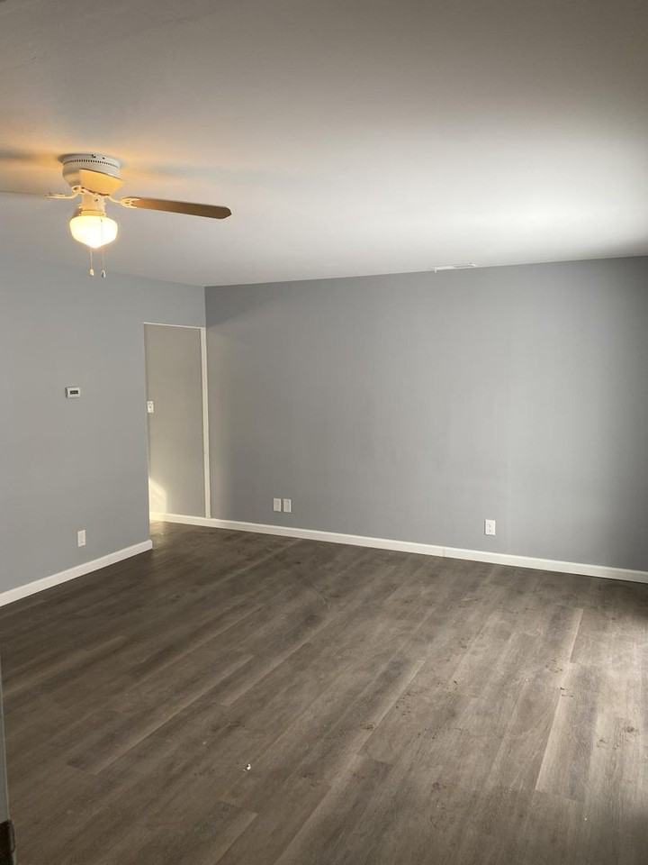 2310 Sequoya Dr - Photo 2 of 6