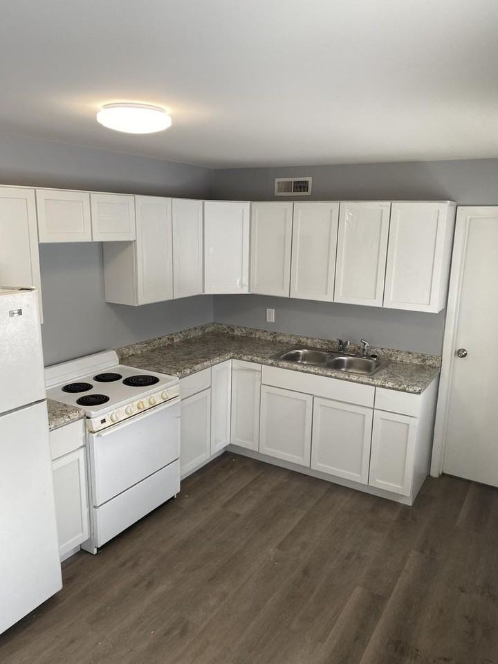 2310 Sequoya Dr - Photo 3 of 6