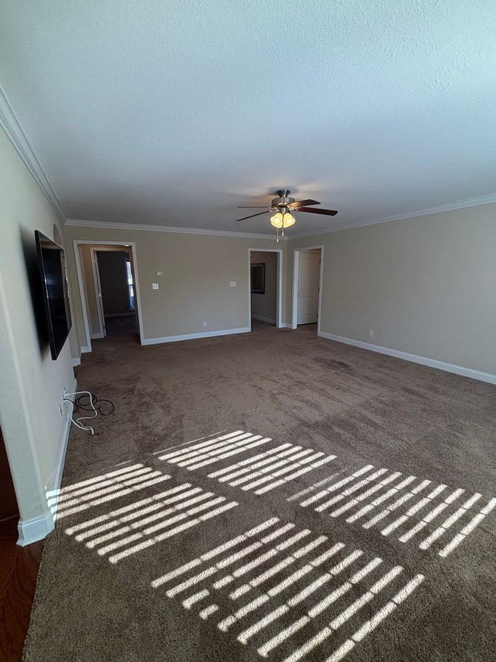 859 Wells Rd - Photo 4 of 20