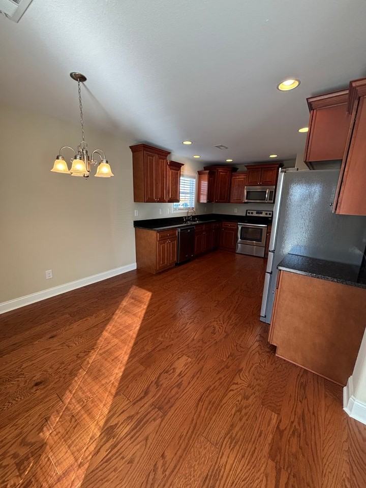 859 Wells Rd - Photo 5 of 20