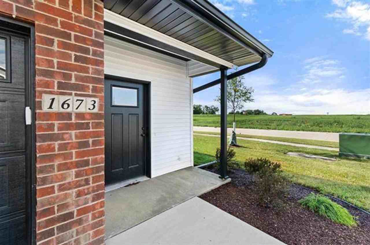 1634 Aspen Ct - Photo 3 of 28