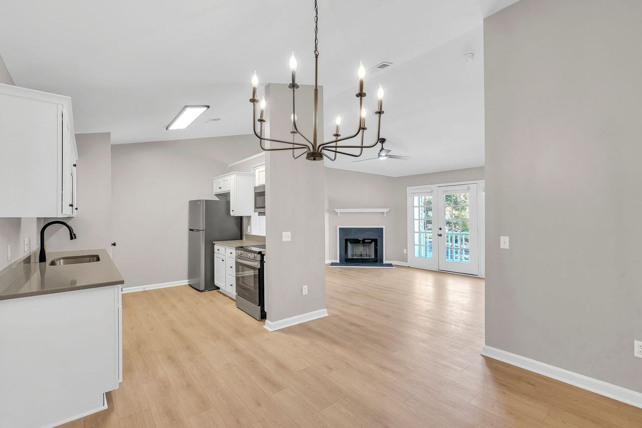 805 Pelham Square Way - Photo 3 of 11