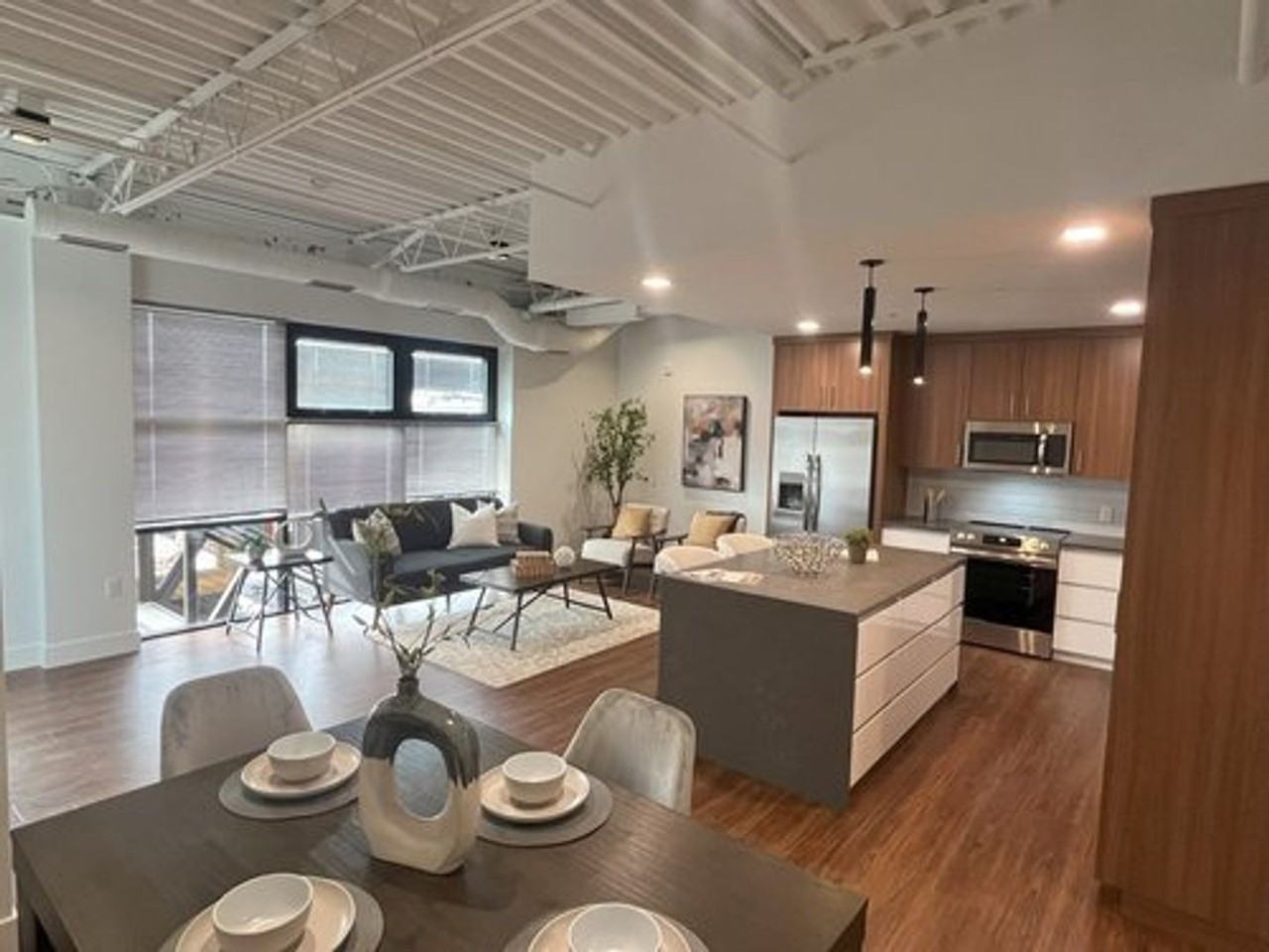 950 Spruce St - Photo 4 of 13