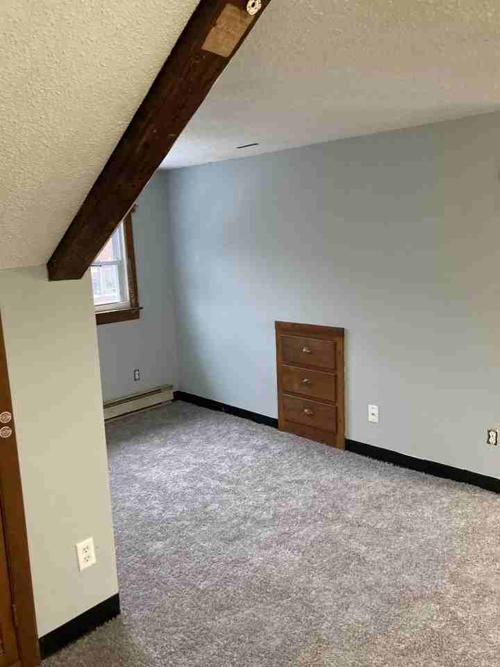 186-188 Crescent St - Photo 3 of 4