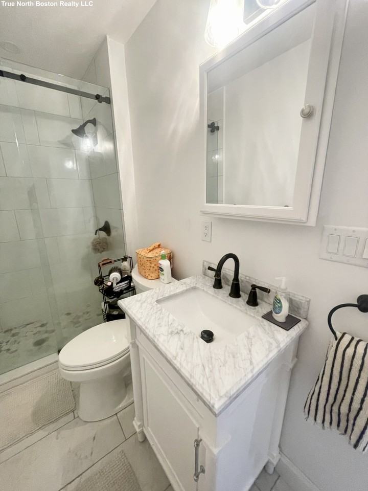 206 Hanover St #2 - Photo 5 of 15