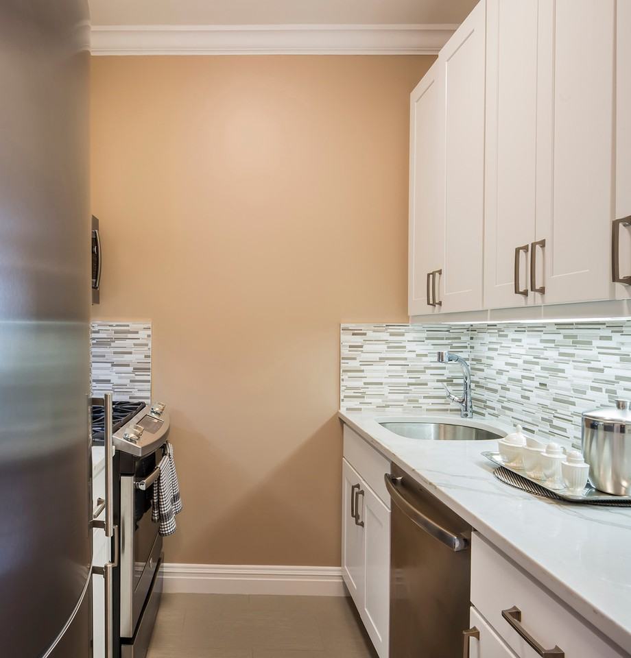 E 64th St #1045372P - Photo 3 of 12