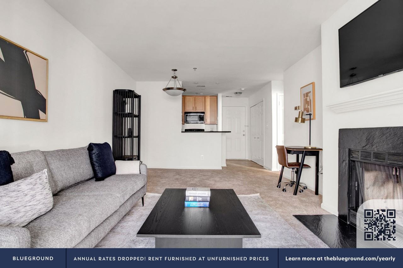 1812 N Quinn St #354 - Photo 3 of 21